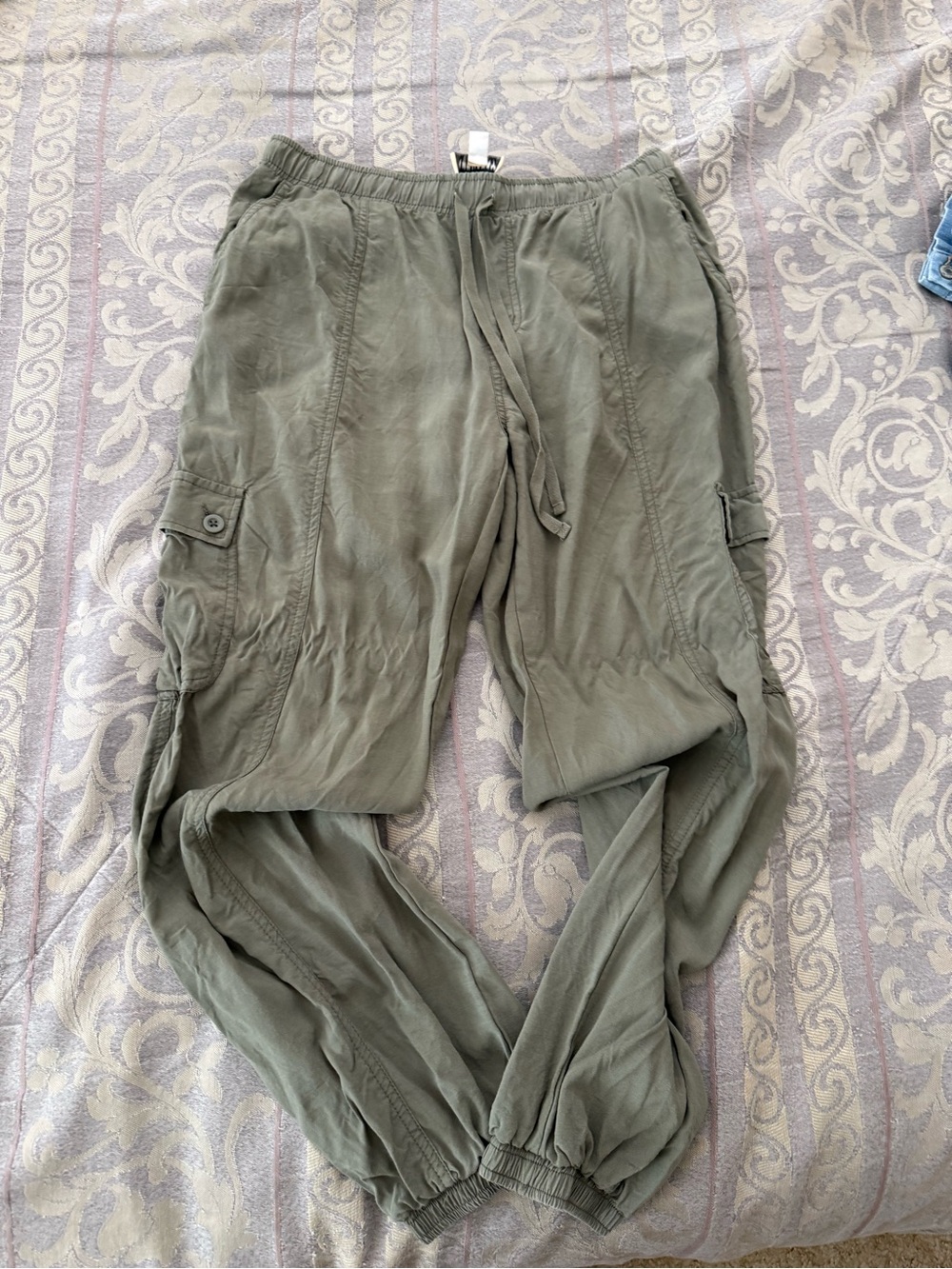 Industry Women’s Olive Green Cargo Jogger Pants, size medium